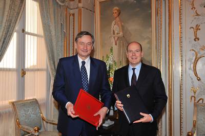 President Türk Exchanges an Environmental Agreement with Prince Albert II (photo: Gaëtan Luci/Palais Princier)